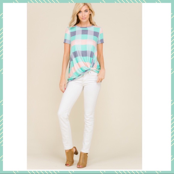 โผ๏ธFINAL PRICEโผ๏ธPastel Plaid Top w/Twisted Hem Knot - Picture 5 of 8
